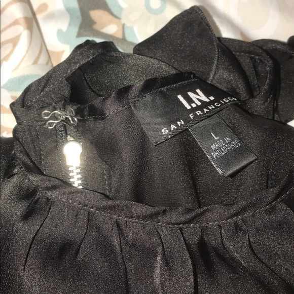 Cute Ruffle Top! - Picture 3 of 3